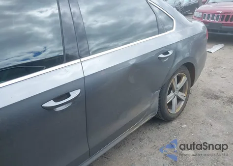 2013 Volkswagen Passat 2.5L Se z USA, uszkodzony, nr VIN 1VWBP7A35DC022003